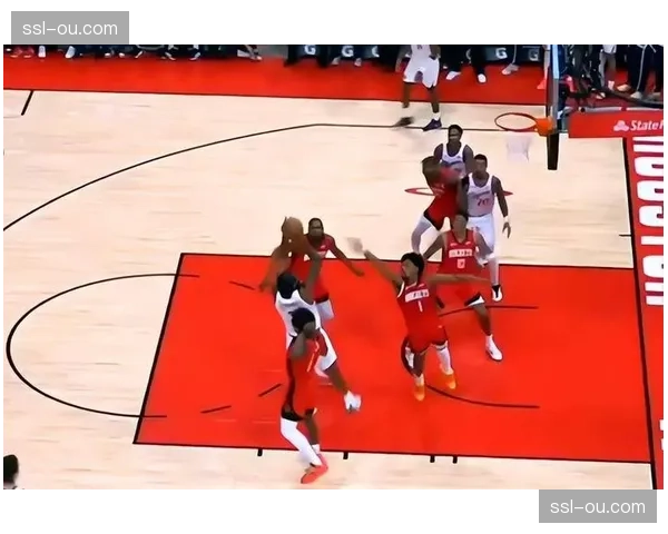 加兰命中高难度后仰跳投后，对着镜头喊出“克利夫兰！”